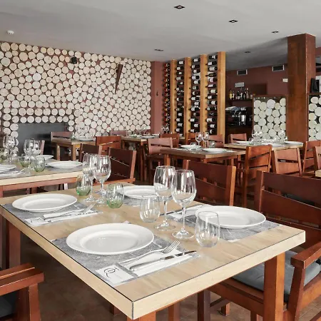 Tres Quinones Aparthotel 3*