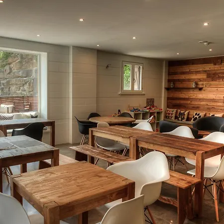 アパートホテル Tres Quinones 3*