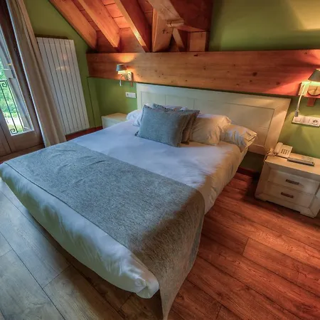 Aparthotel Tres Quinones 3*