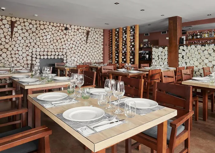 Tres Quiñones Apartahotel 3*