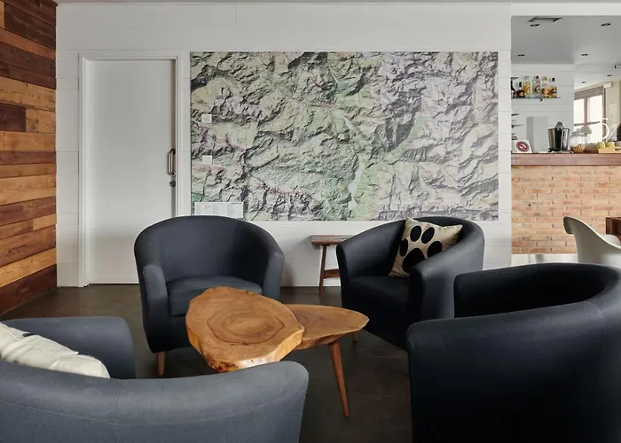 Tres Quiñones Apartahotel 3*