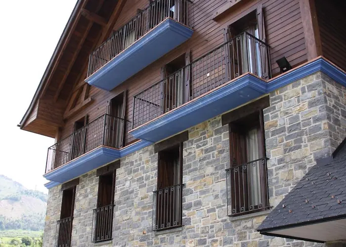 Tres Quiñones Apartahotel 3*